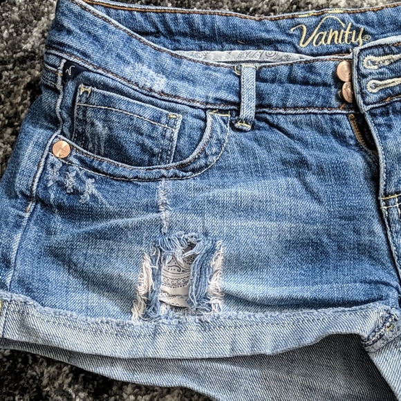 Shorts - Picture 4 of 5